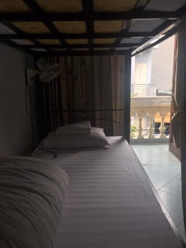 Single Bed in Mixed Dormitory Room