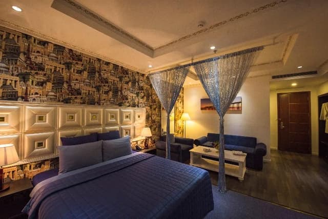 SUITE KING SIZE BED
