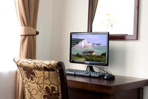 Family Room (3 Adults)