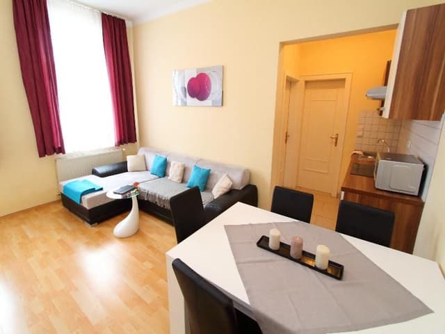 APARTMENT CAPACITY 8 THREE BEDROOMS