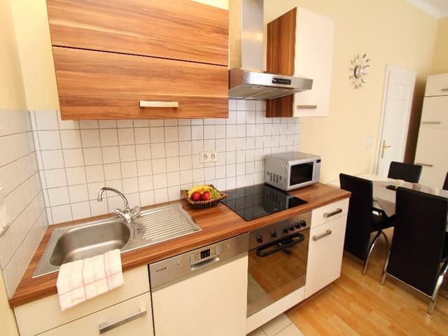 APARTMENT CAPACITY 8 THREE BEDROOMS