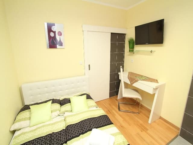 APARTMENT CAPACITY 8 THREE BEDROOMS