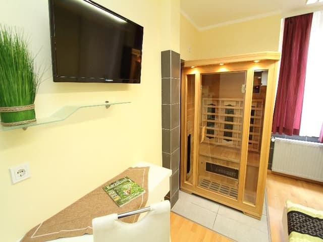 APARTMENT CAPACITY 8 THREE BEDROOMS