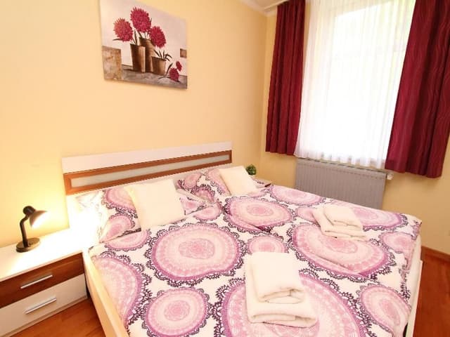 APARTMENT CAPACITY 8 THREE BEDROOMS