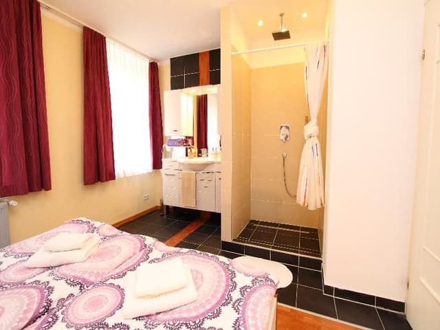 APARTMENT CAPACITY 8 THREE BEDROOMS
