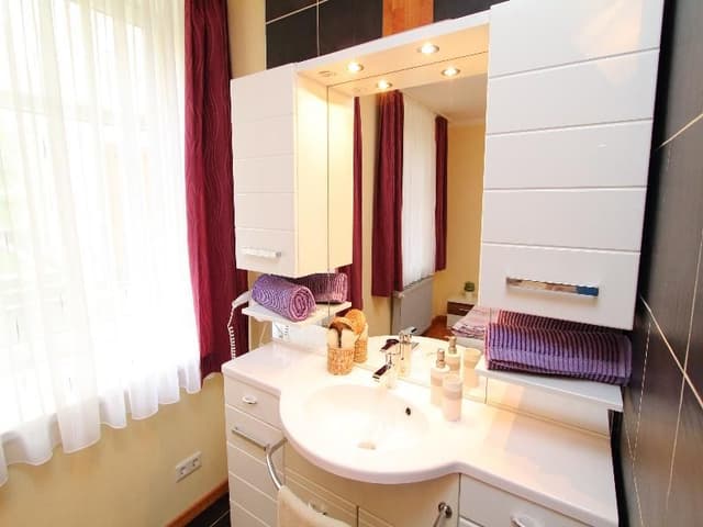 APARTMENT CAPACITY 8 THREE BEDROOMS