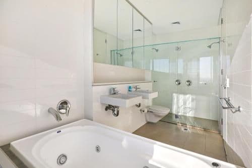 Three-Bedroom Penthouse (Pool View)