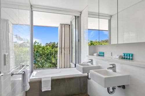 Three-Bedroom Penthouse (Pool View)