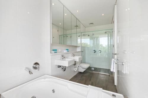 Three-Bedroom Penthouse (Pool View)