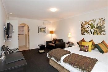 Cedar Creek Lodges1