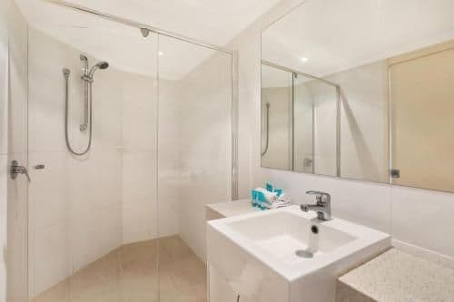 Deluxe Two-Bedroom Apartment with Ocean View