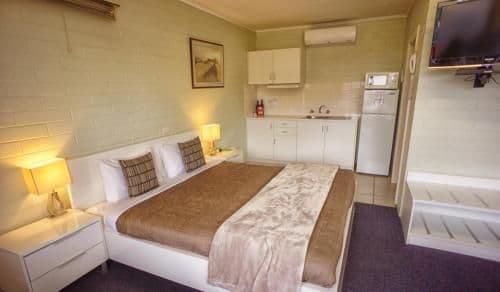 King Room with Courtyard View - Unserviced