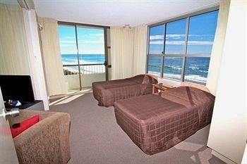 President Holiday Apartments2