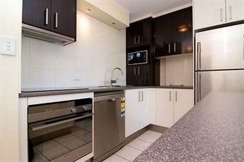 President Holiday Apartments4