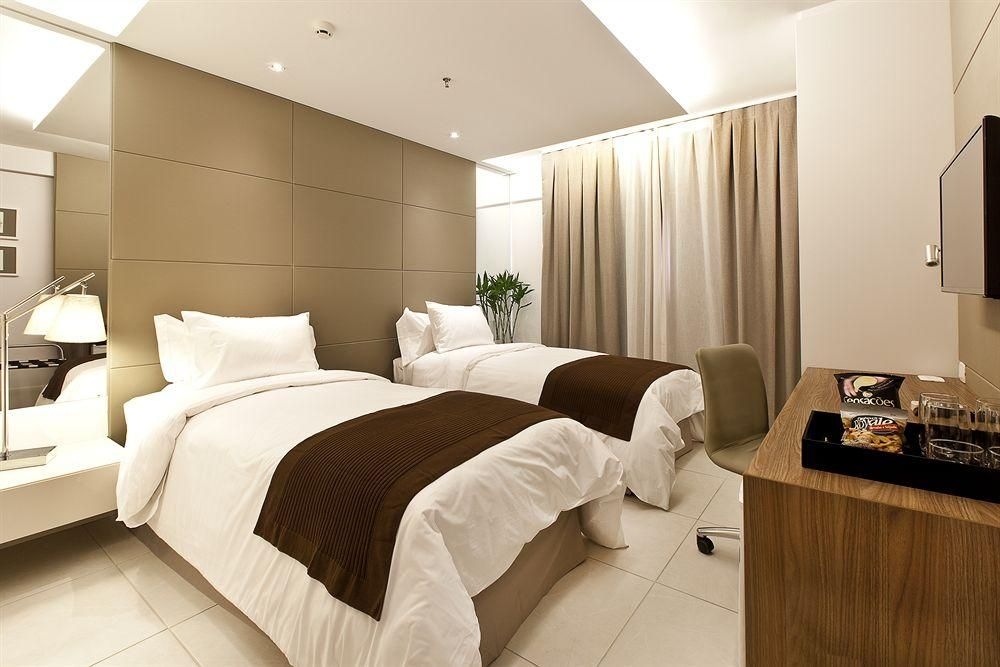 Promenade Golden Flat0