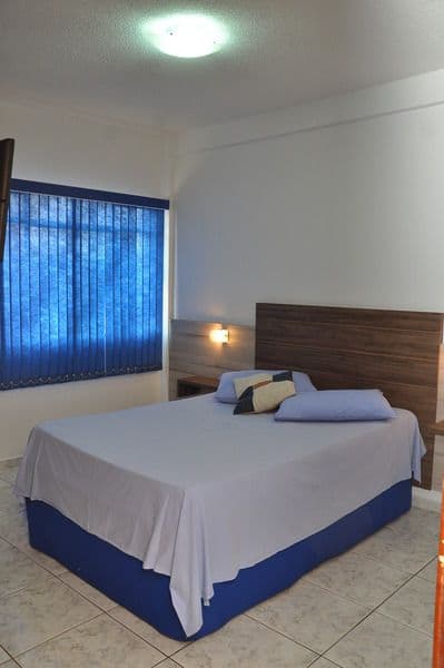 DOUBLE WITH DOUBLE BED