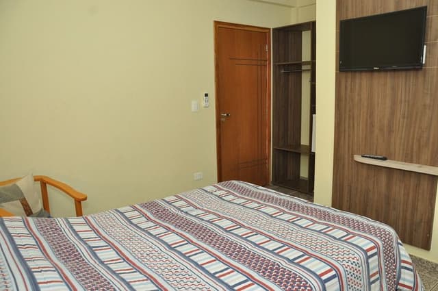 DOUBLE WITH DOUBLE BED