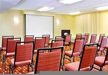 Courtyard by Marriott Columbus4