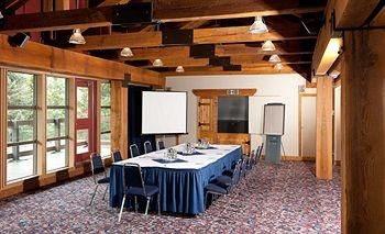 Tantalus Resort Lodge0