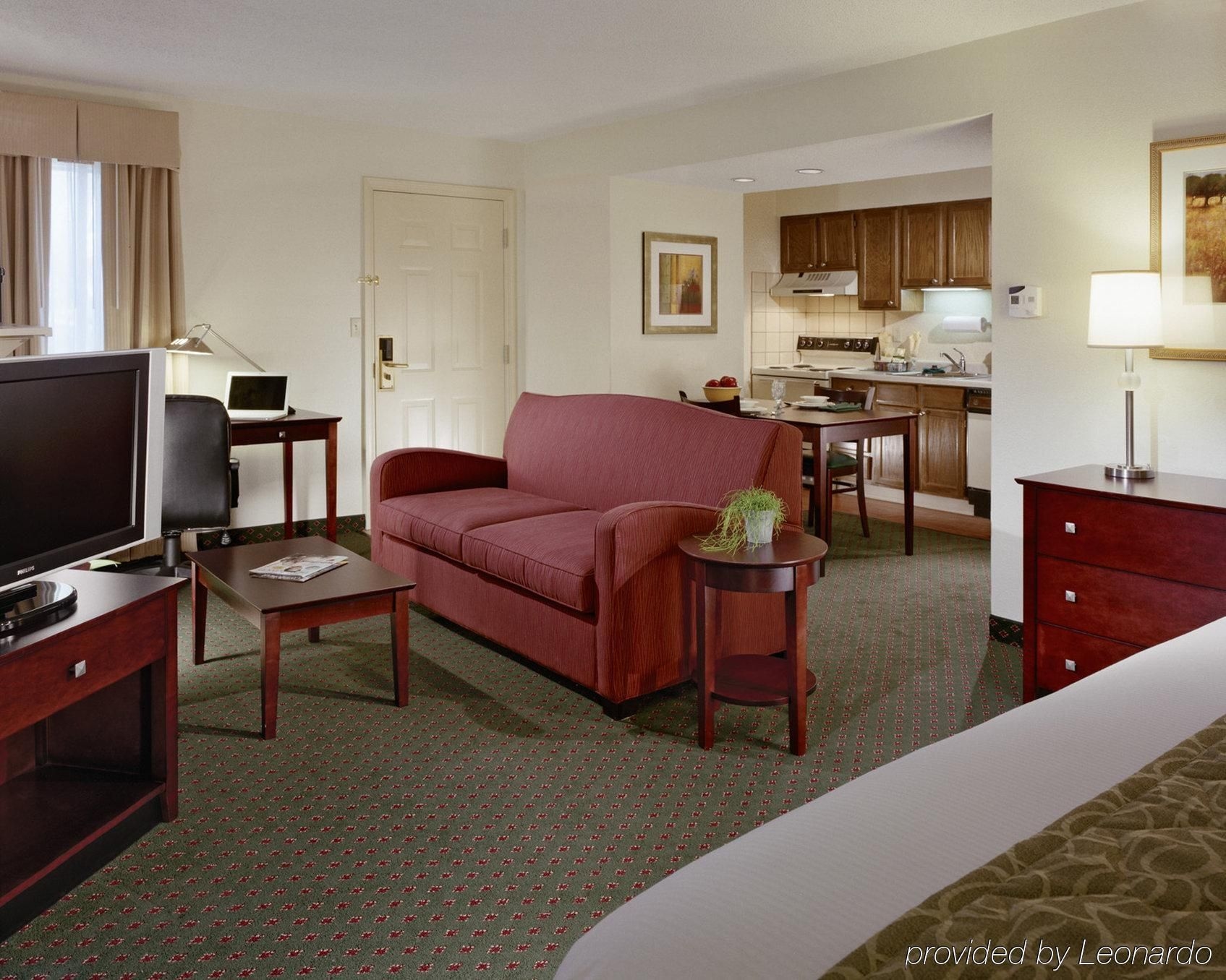 Premiere Hotel and Suites2