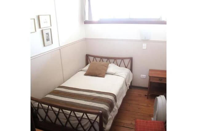 SINGLE WITH SHARED BATHROOM
