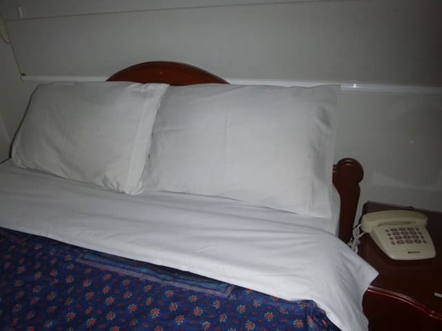 DOUBLE WITH DOUBLE BED