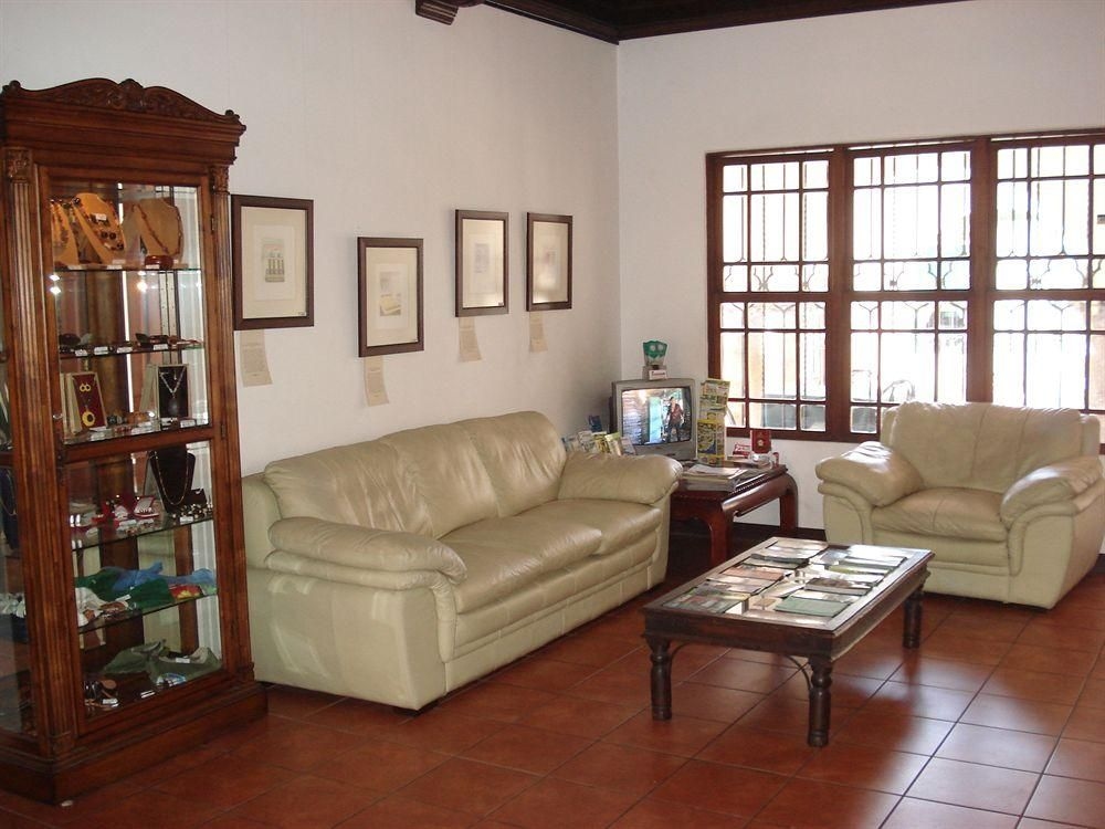 Hotel Colonial0