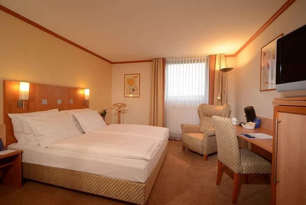 AMBER HOTEL Leonberg / Stuttgart AMBER HOTEL Leonberg / Stuttgart