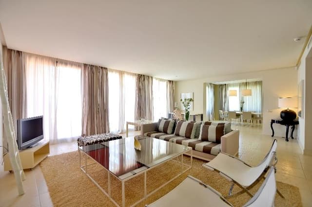 APARTMENT THREE BEDROOMS