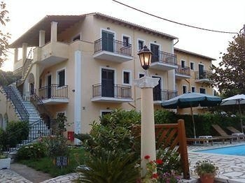 Charietta Studios & Apartments4