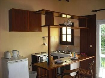 Charietta Studios & Apartments3