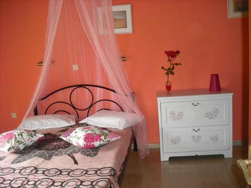 Charietta Studios & Apartments0