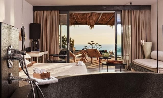 VILLA FIVE BEDROOMS WITH PRIVATE POOL