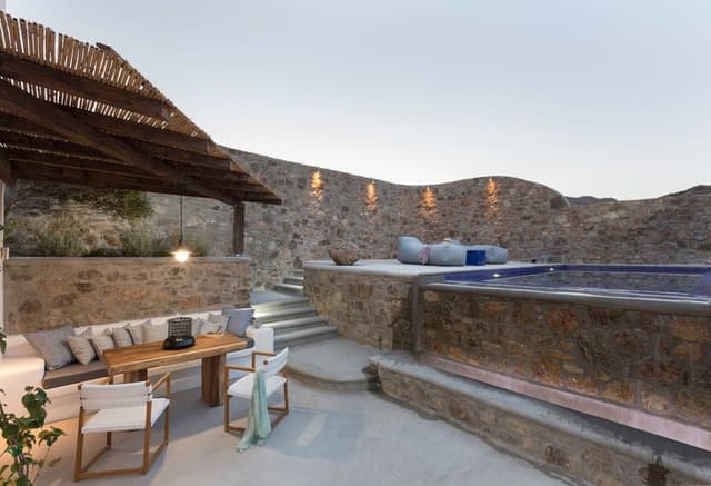 VILLA WITH PRIVATE POOL
