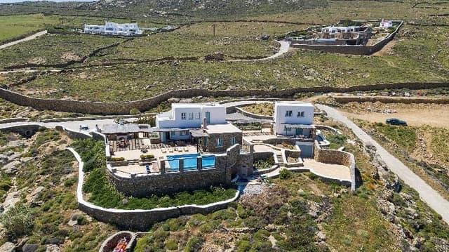 VILLA SEVEN BEDROOMS WITH PRIVATE POOL