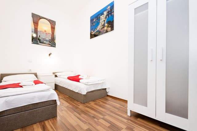 APARTMENT CAPACITY 6 THREE BEDROOM