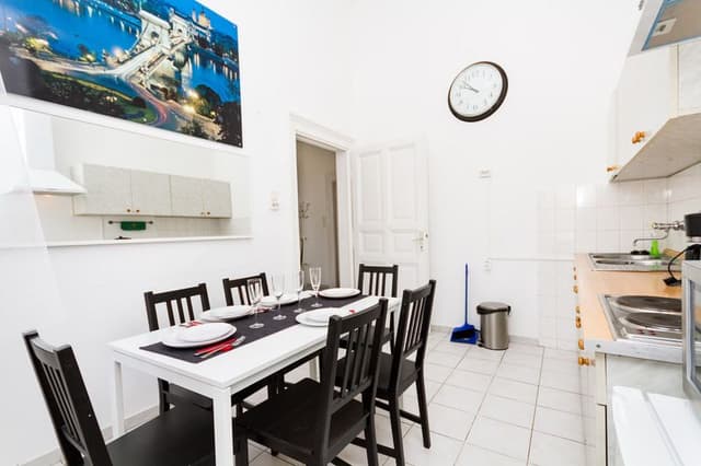 APARTMENT CAPACITY 6 TWO BEDROOMS