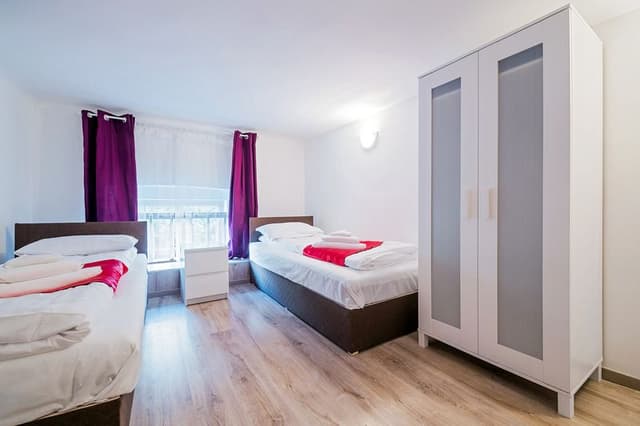 APARTMENT CAPACITY 7 THREE BEDROOMS