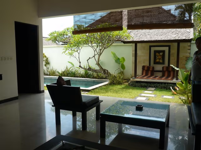 VILLA WITH PRIVATE POOL