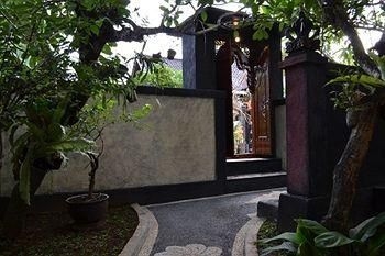 Dana Guesthouse Bali1