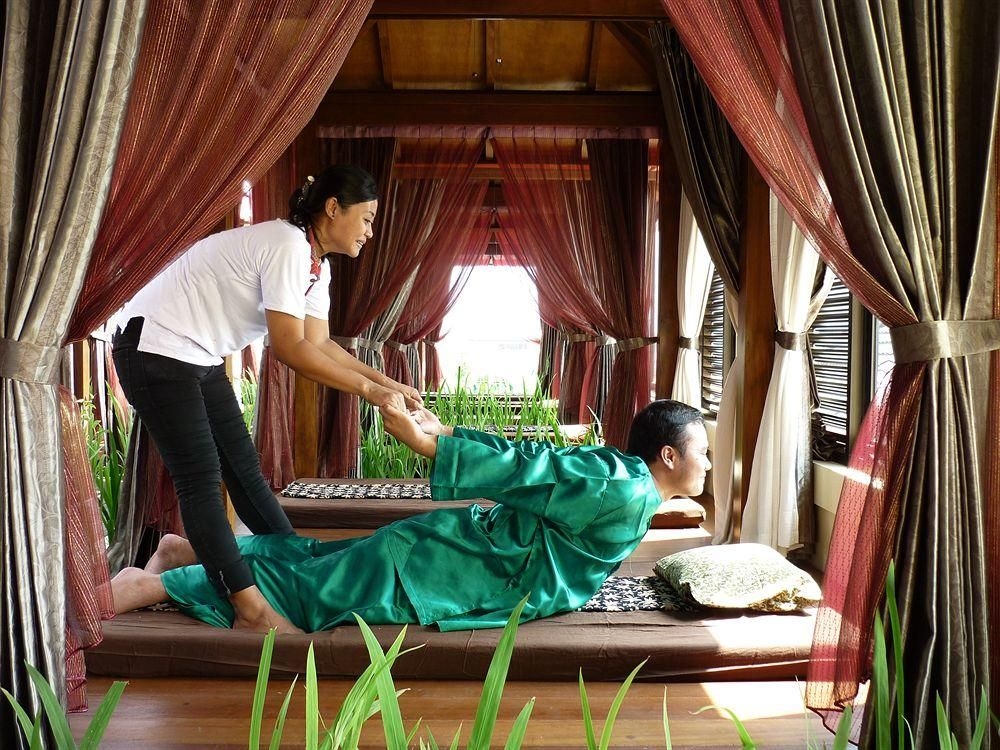 Hotel S82