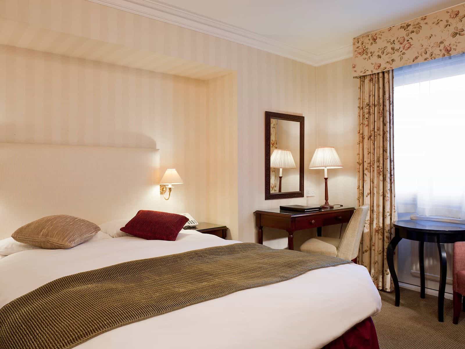 Mercure Banbury Whately Hall Hotel