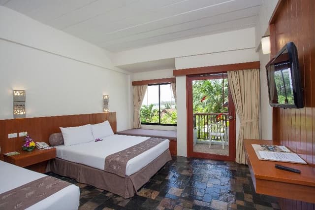 Double or Twin DELUXE POOL VIEW