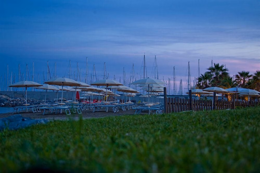Aregai Marina Hotel & Residence0