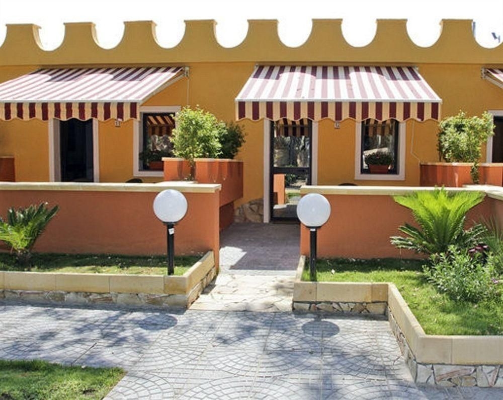 Costa del Sole Beach Club0