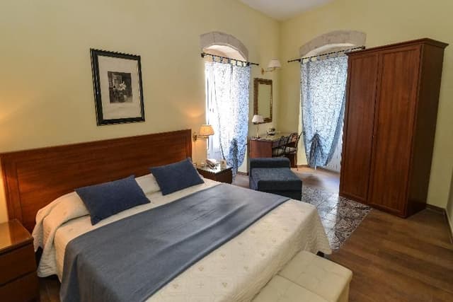 JUNIOR SUITE KING SIZE BED