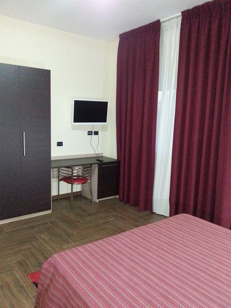 Hotel Paradiso0