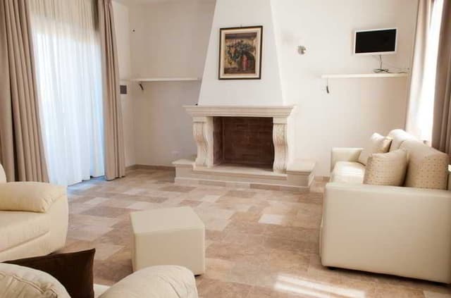 FAMILY ROOM STANDARD