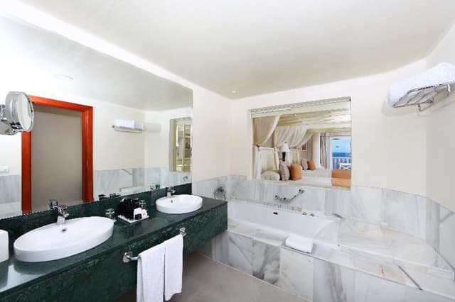 JUNIOR SUITE OCEAN FRONT