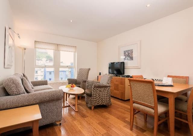 APARTMENT TWO BEDS